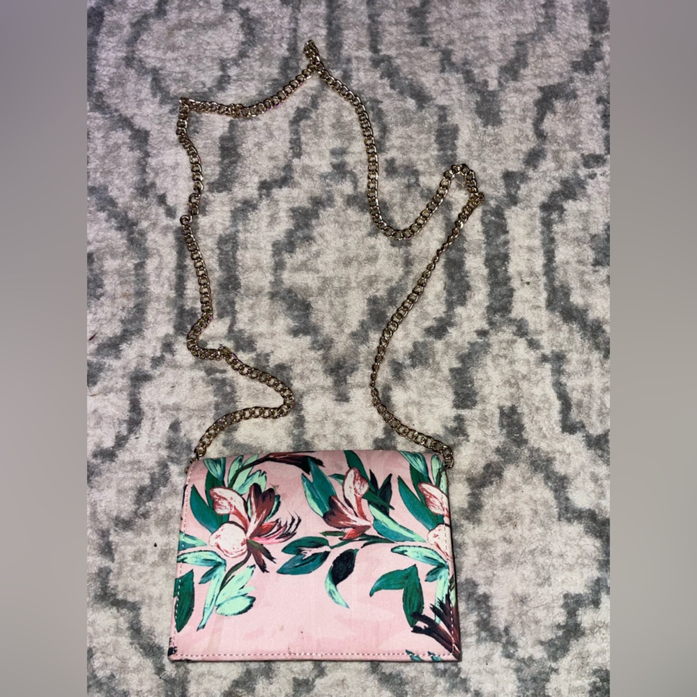 Nine West purse 👛 (has a gold plated chain) (still in great condition) - Picture 4 of 5